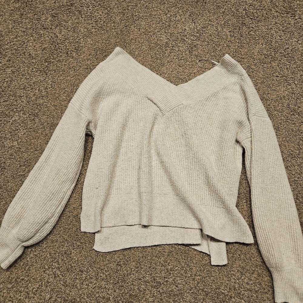 Beige v-line sweater by pink rose - Picture 3 of 3
